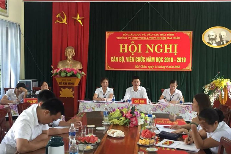 Đại diện BCH Công đoàn, Chi bộ, BGH chủ trì hội nghị