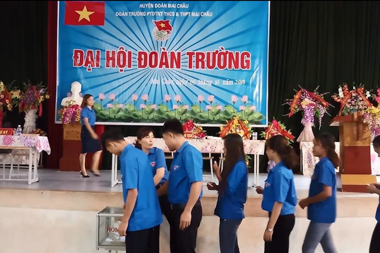 Đoàn viên bỏ phiếu kín bầu ra BCH Đoàn trường nhiệm kỳ 2018-2019