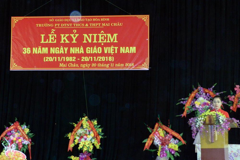 Cô giáo Phạm Thị Huệ - BTCB,HT ôn lại truyền thống các thế hệ nhà giáo Việt nam