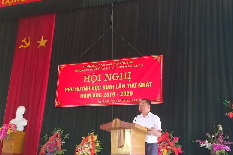 Ông Hà Công Thỏa - Trưởng ban ĐDCMHS nhà trường thông qua dự thảo Kế hoạch và Quy chế hoạt động của Ban ĐDCMHS năm học 2019 - 2020