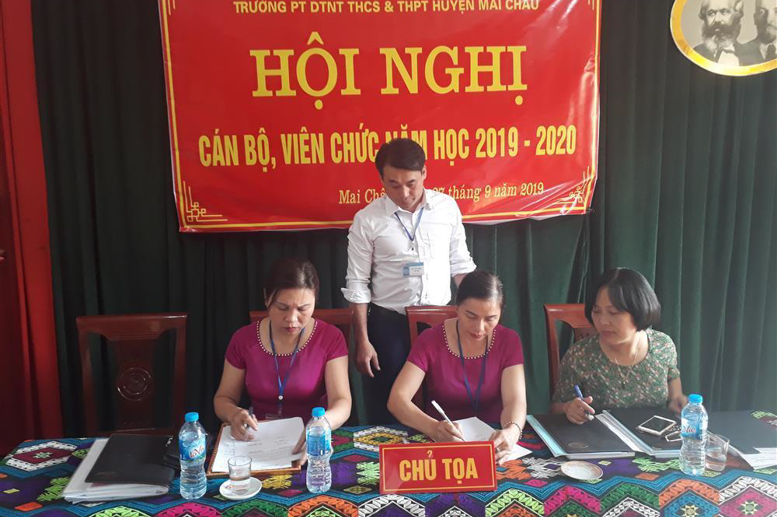 Ký cam kết thi đua các tổ chức trong nhà trường