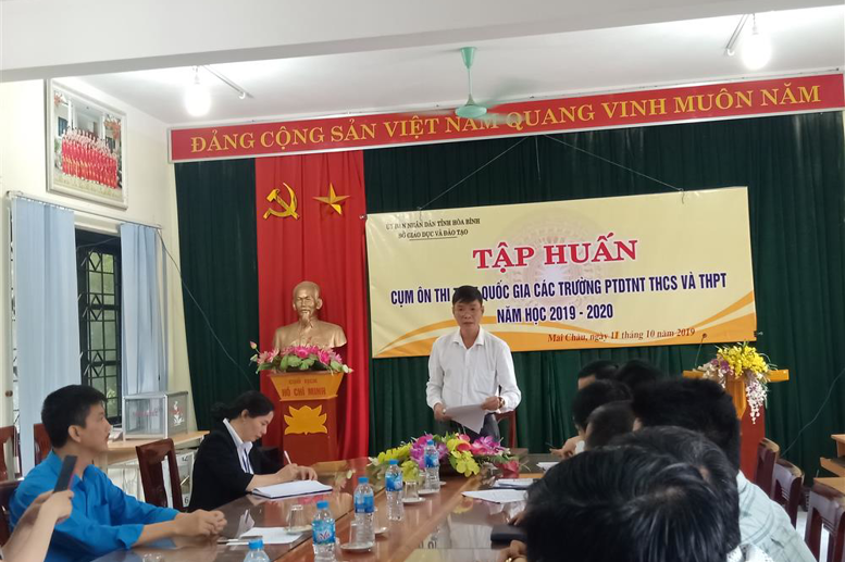 Đ/c Hoàng Ngọc Ánh - Trường phòng GDTrH Sở GD&ĐT phát biểu chỉ đạo tập huấn và kiểm tra công tác chuyên môn nhà trường