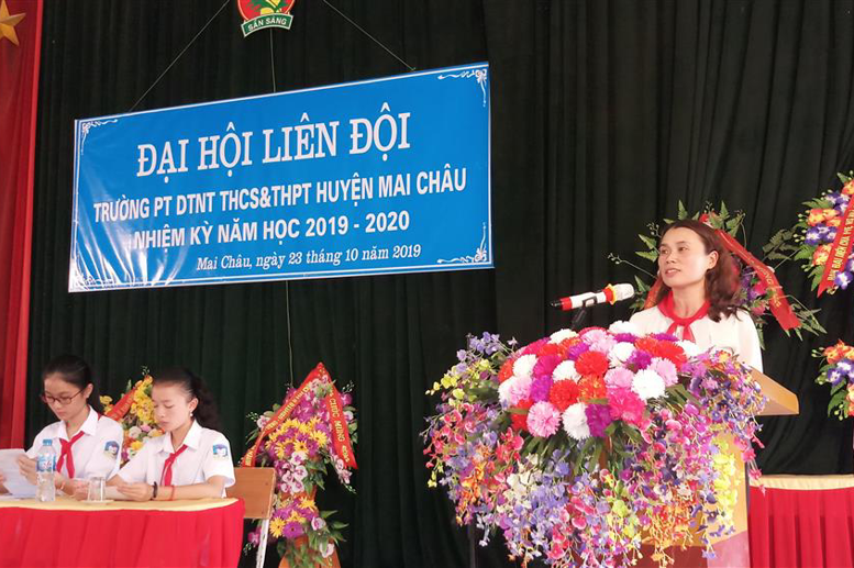 Cô giáo Hà Thị Dung - PHT phát biểu chỉ đạo Đại hội