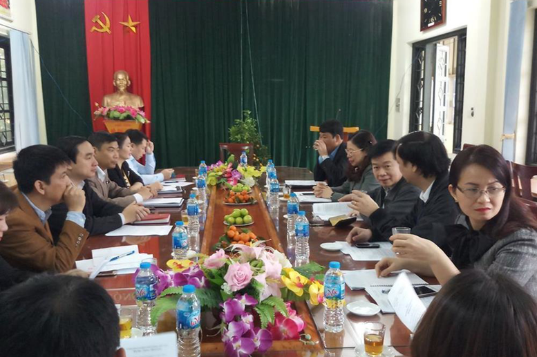 Đ/c Nguyễn Văn Chương - PCT UNBD tỉnh Hòa Bình chủ trì buổi làm việc