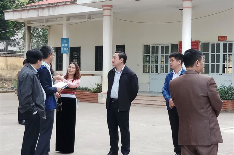 Đoàn công tác thăm cơ sở vật chất của Trường PTDTNT THCS & THPT  huyện Mai châu