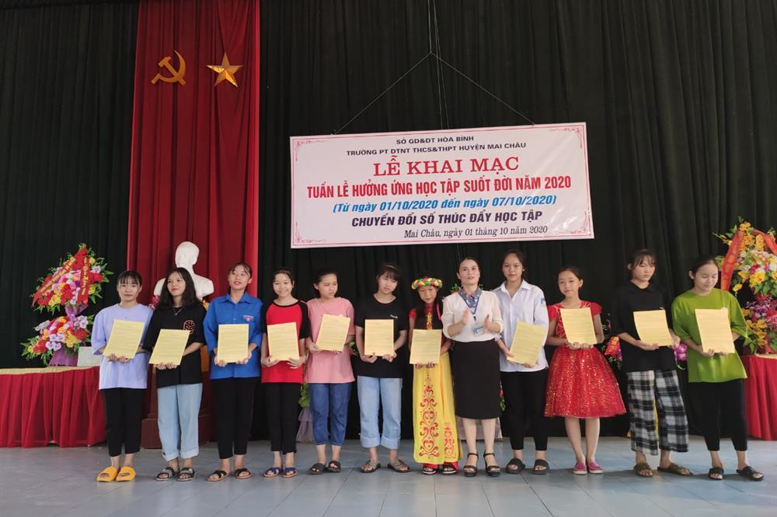 Cô giáo Hà thị Dung - PHT Trao thông điệp đến với các lớp để tiếp tục truyền tải tới học sinh