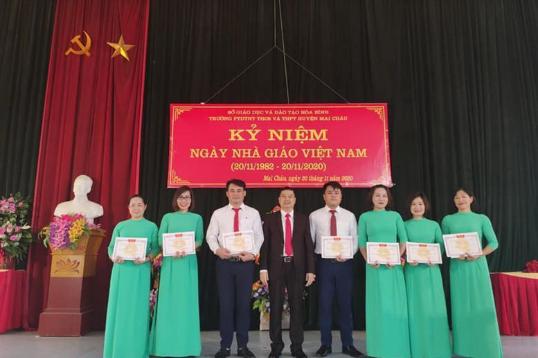Tặng thưởng cho GVG cấp cơ sở
