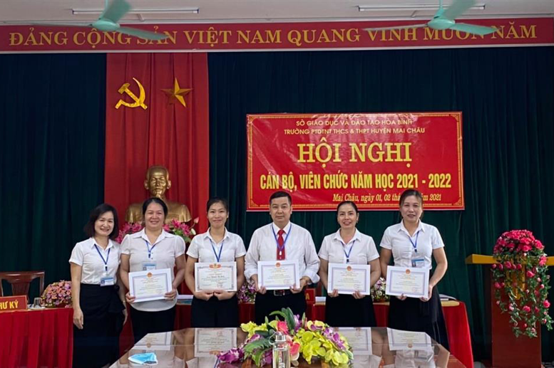 Các đồng chí được tặng thưởng chiế sĩ thi đua