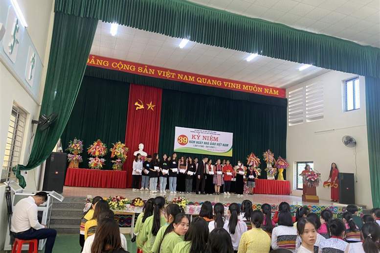 Các em học sinh có thành tích xuất sắc đợt thi đua