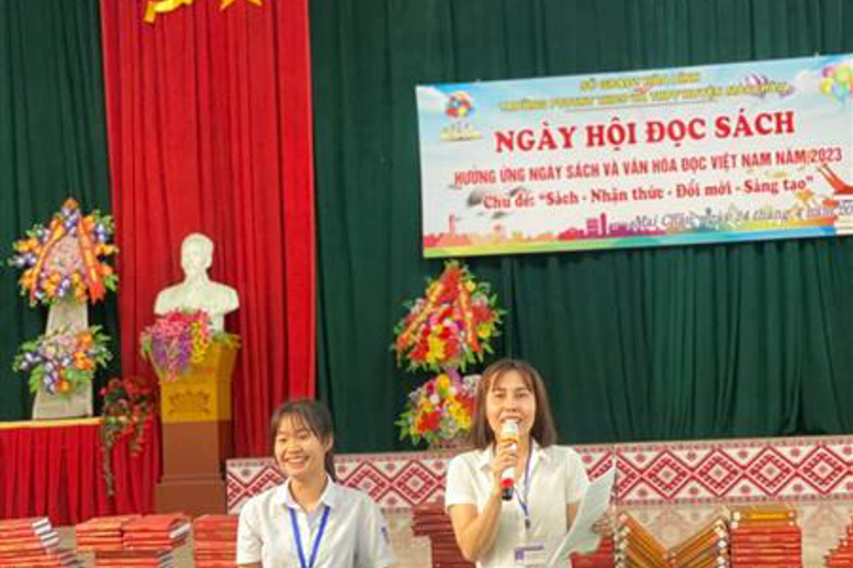 Phần trả lời câu hỏi đố vui về sách của các em học sinh 