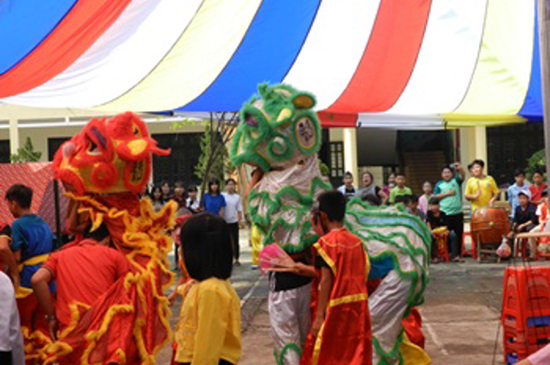 Giao đấu hai đội Lân