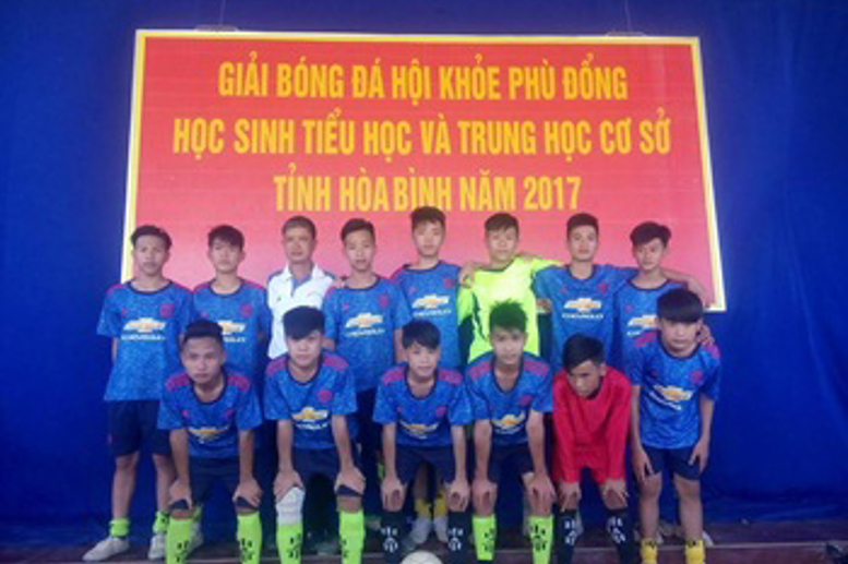 HLV Phạm Triều Đình và đội hình đạt Giải Nhất nội dung Bóng đá nam cấp THCS khối các trường PTDTNT toàn tỉnh