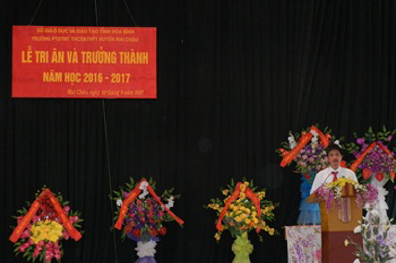 Thầy Tạ Quang Sỹ-BPTCB,PHT căn dặn các em trước khi ra trường